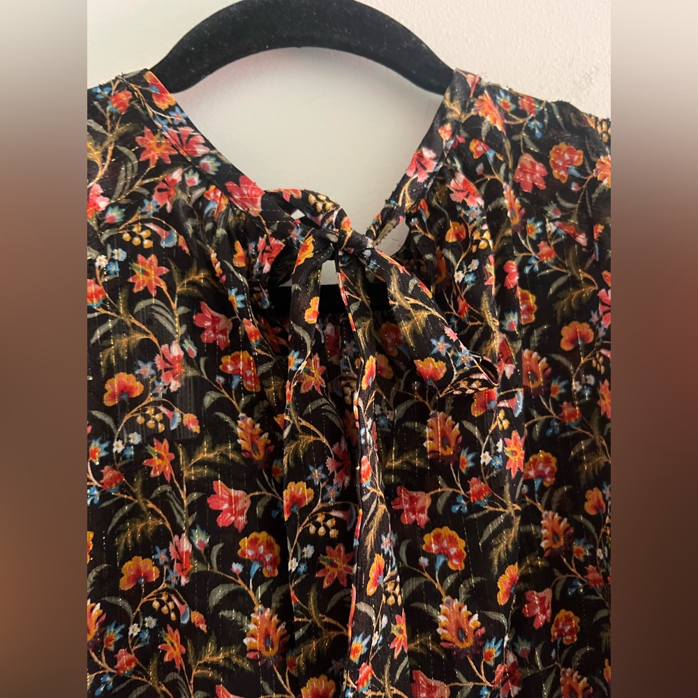 LOFT Floral Blouse M NWT Black Multi Flutter Sleeve Top with Metallic Thread - Picture 6 of 7